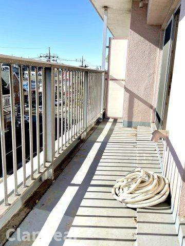 日商岩井綾瀬マンションのバルコニー|ドキドキの新生活も、安心してスタート。ぴったりの住まいを見つけませんか？クランディアが一緒に住まい選びをサポートします‼　まずは、お気軽にお問合せください　＃クランディア