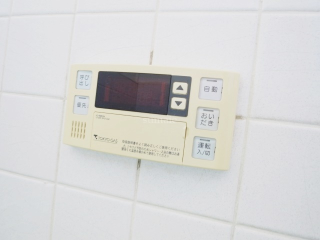 志茂3丁目貸家の設備|バスルームに付いてる給湯リモコンです！