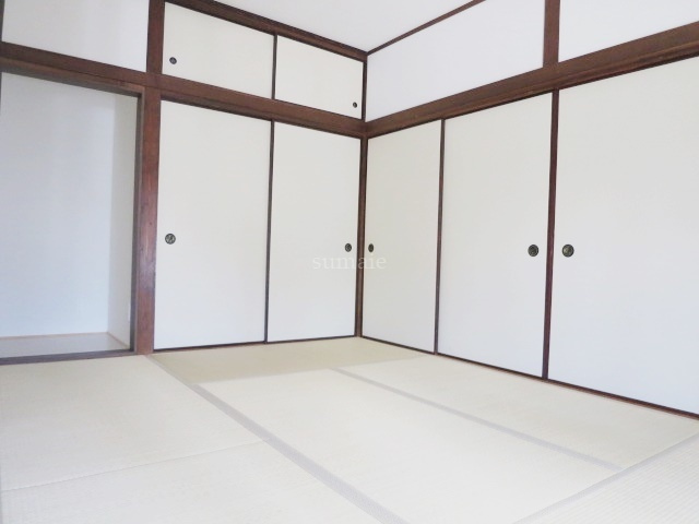 志茂3丁目貸家の和室|和室に付いてる押入れの右側には床の間があります！
