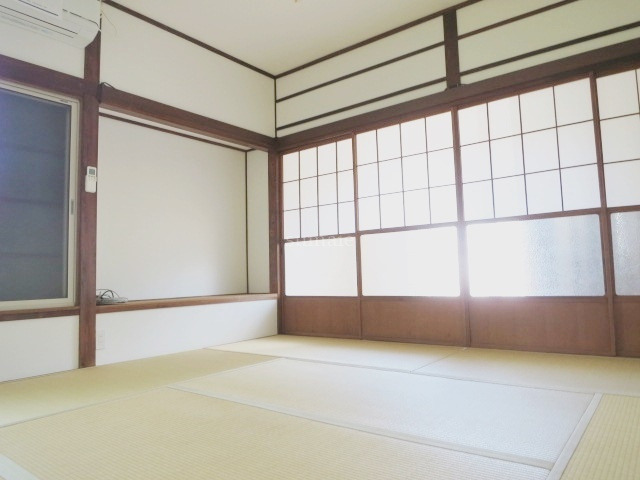志茂3丁目貸家の和室|8帖の温かみのある和室です！