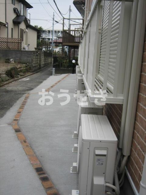 ルシエル横浜南のその他共用部分|敷地内に大型バイクも置けます。