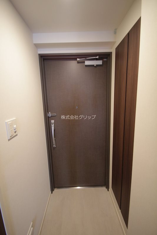パークアクシス横濱高島町の玄関