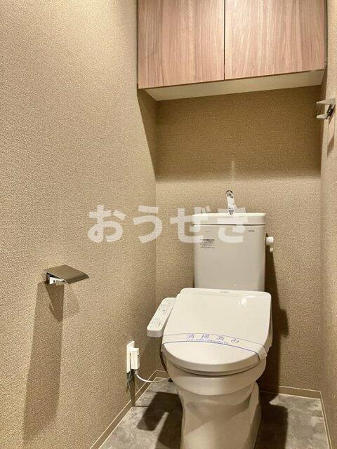 レーベン横浜山手　ＯＮＥ　ＷＡＲＤ　ＣＯＵＲＴのトイレ