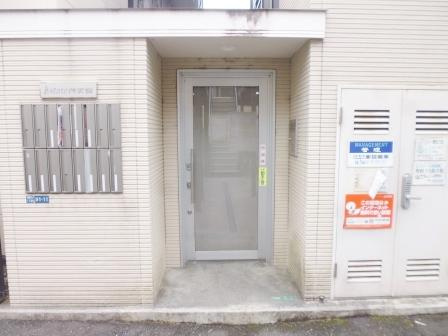 北区滝野川１丁目のアパートのエントランス