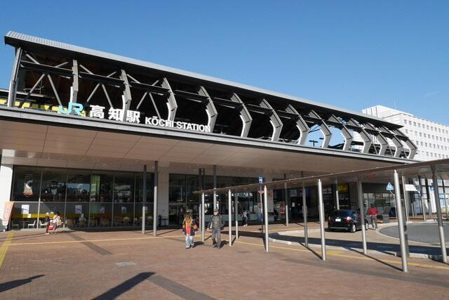 ロイヤルガーデン高知駅前の周辺|エースワン高知駅前店まで337m