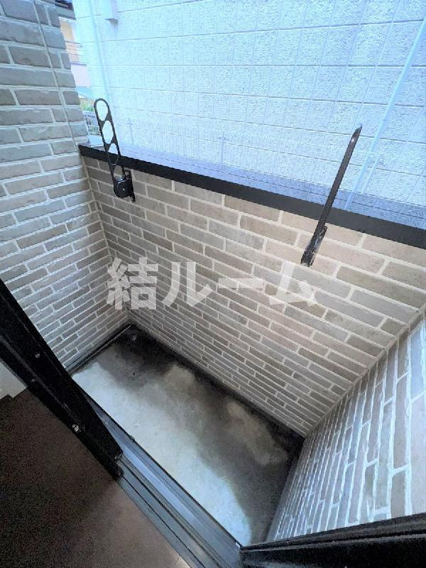 練馬区小竹町１丁目のアパートのバルコニー