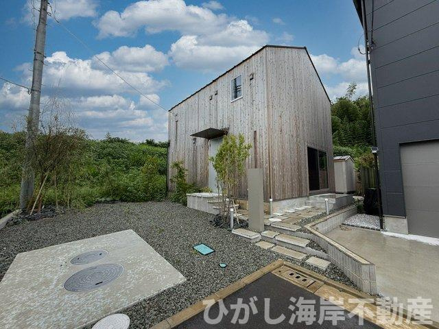茅ヶ崎市芹沢　新築戸建　全２棟の前面道路含む現地写真|現地外観