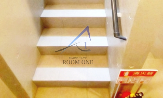 ＡＭＦＣ　ＲＥＳＩＤＥＮＣＥ　ＳＨＩＭＯ－ＯＣＨＩＡＩのその他共用部分|共用階段です。