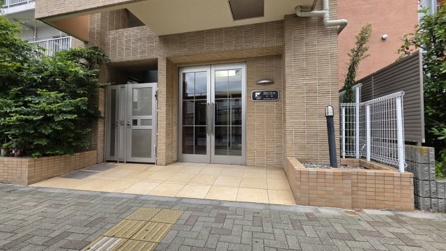 スカイコート初台のエントランス