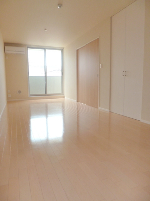 有邦テラスの居間・リビング|★明るいフローリングのお部屋です★