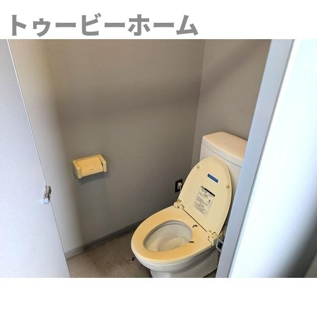 飯栄商事ビルのトイレ|落ち着いた色調のトイレです