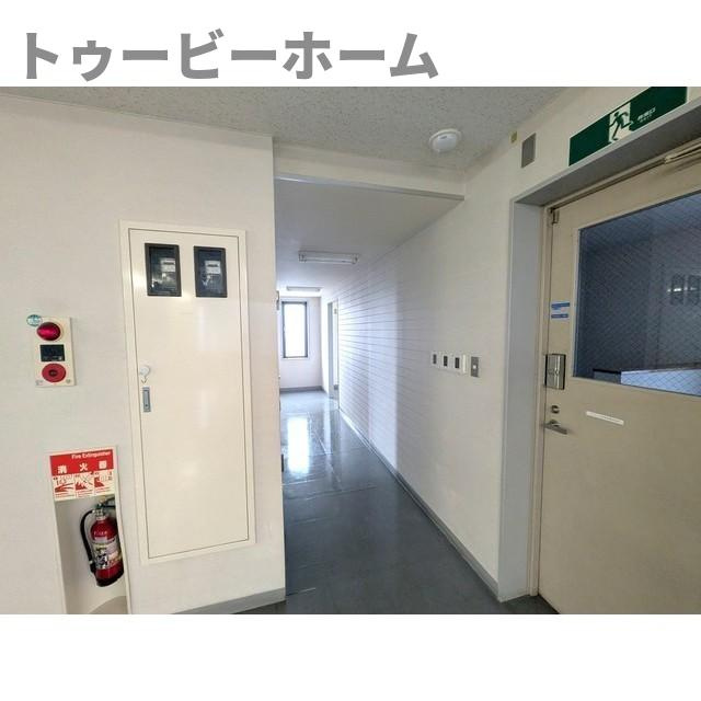 飯栄商事ビルの玄関|収納もある玄関です
