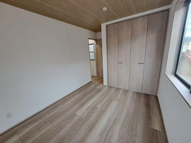 今津山中町戸建の寝室
