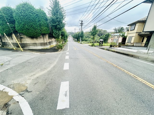 四街道市旭ケ丘２丁目第２の前面道路含む現地写真