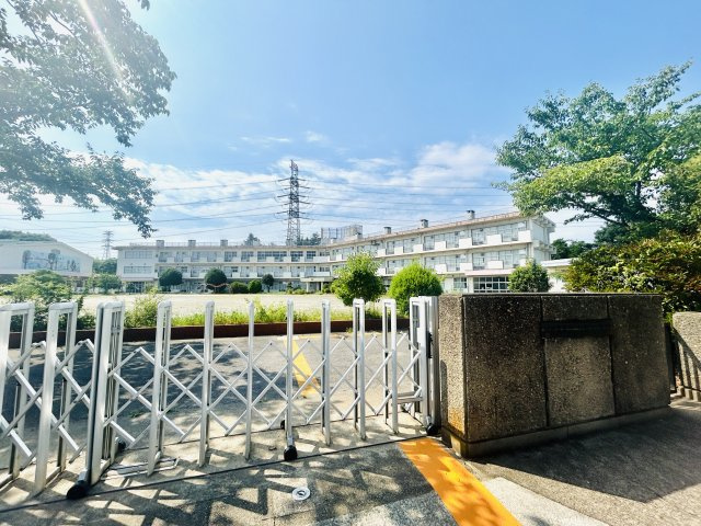 四街道市旭ケ丘２丁目第２の周辺|山梨小学校