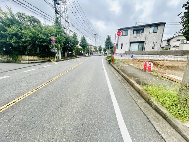 四街道市旭ケ丘２丁目第２の前面道路含む現地写真