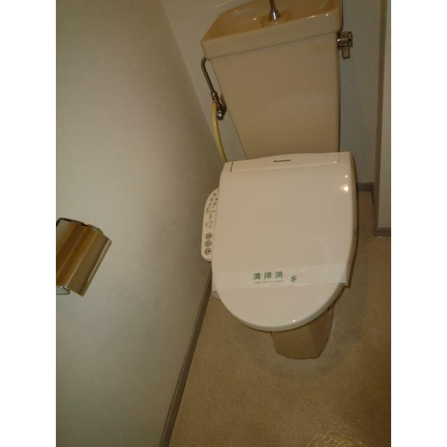 レジデンス貴【キャッシュバック対象】のトイレ|落ち着いた色調のトイレです