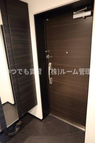 エルファーロ目黒Ⅲの玄関