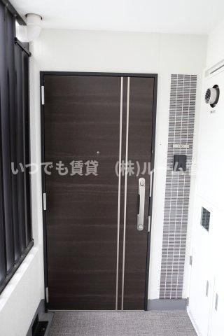 エルファーロ目黒Ⅲの玄関