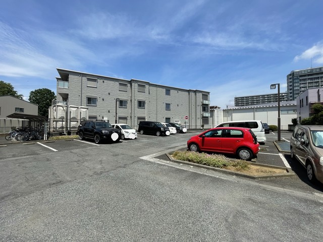 ヴェルジュ三家向の駐車場