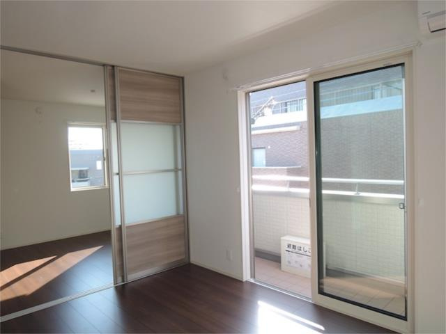 川崎市多摩区菅６丁目の賃貸マンションの居間・リビング