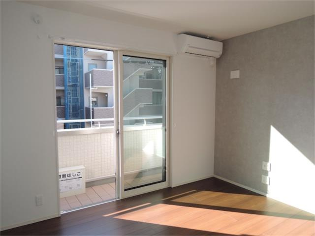 川崎市多摩区菅６丁目の賃貸マンションの居間・リビング