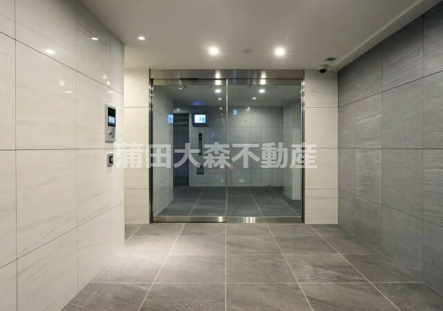 ベルシード千鳥町のエントランス|防犯カメラTVモニター付オートロック宅配BOXメールBOX管理人室　エントランス　