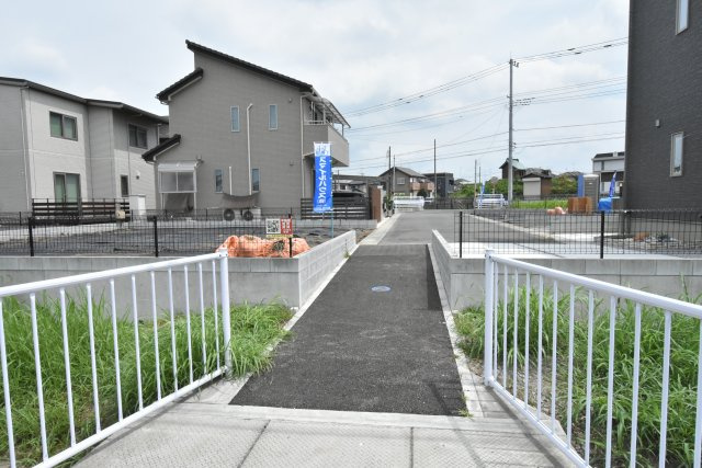 鴻巣市箕田富士山Ⅱ期全６区画の前面道路含む現地写真