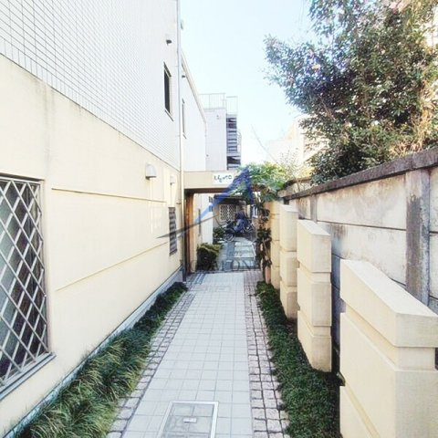 ＭＥＴＲＯ．Ｓ．Ｊ．Ｋのエントランス|エントランスです。