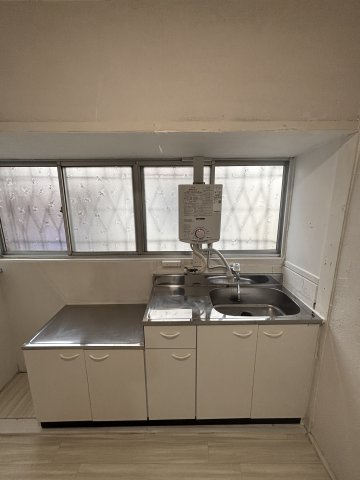 稲葉元町1丁目テラスハウスのキッチン