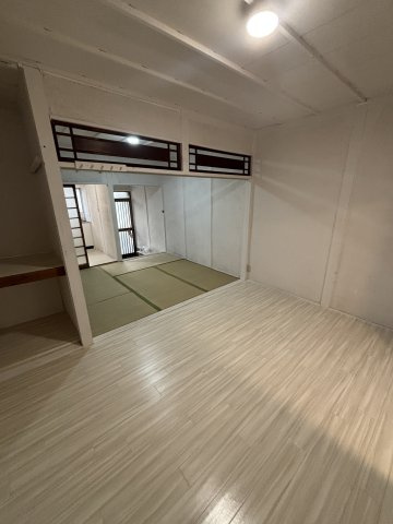 稲葉元町1丁目テラスハウスの居間・リビング