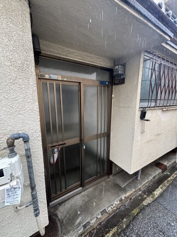 稲葉元町1丁目テラスハウスのエントランス