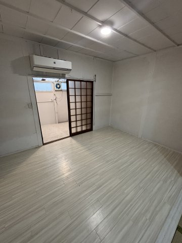 稲葉元町1丁目テラスハウスの居間・リビング