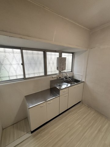 稲葉元町1丁目テラスハウスのキッチン
