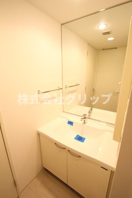 ドゥーエ横濱台町の独立洗面台