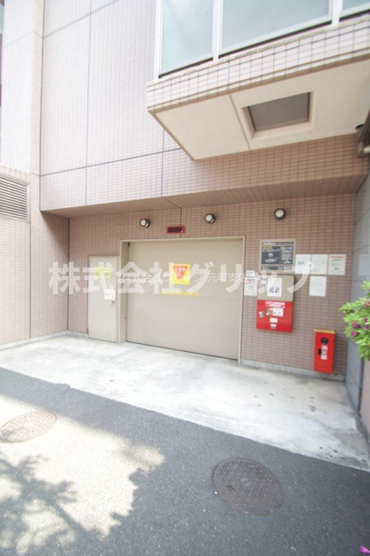 ドゥーエ横濱台町の駐車場