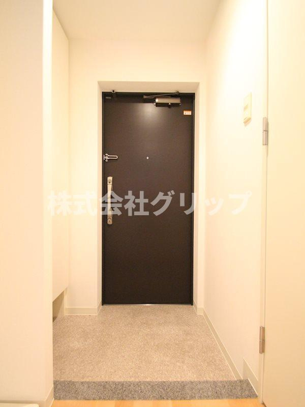 ドゥーエ横濱台町の玄関