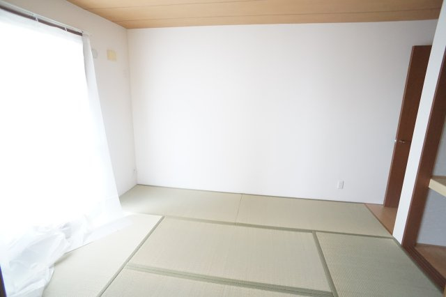アリュール逆瀬川の和室