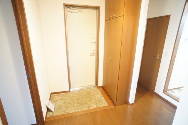 アリュール逆瀬川の玄関