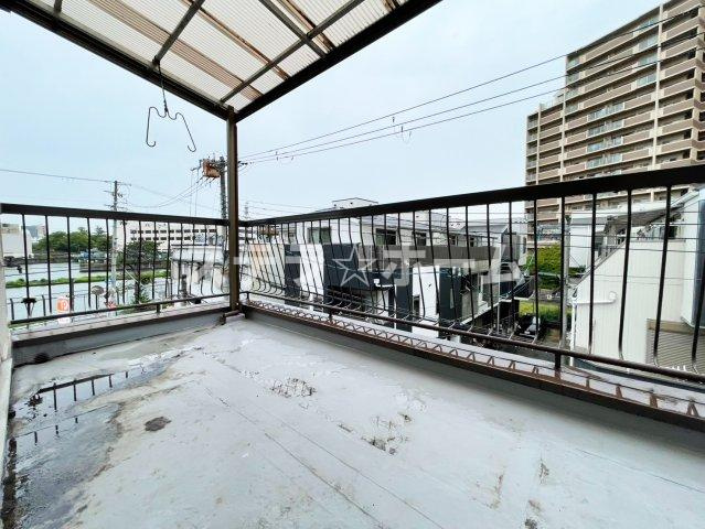 毛馬町1 中古戸建のバルコニー|暖かな日差しのふりそそぐバルコニー