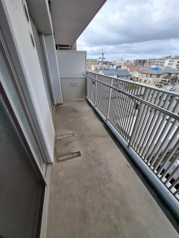 甲子園三番町ハイツのバルコニー