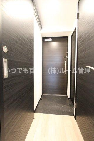 エルファーロ目黒Ⅲの玄関