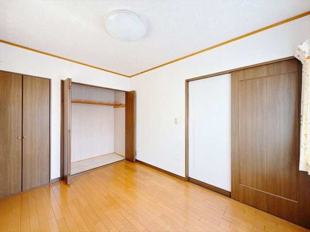 【中古戸建】桐生市相生町5丁目の洋室|■洋室｜子供部屋のメリットは「自立心を養うことができる」「自分で整理整頓できるようになる」そして、お子様が成長した際には「プライバシーを確保できる」といい事だらけ♪