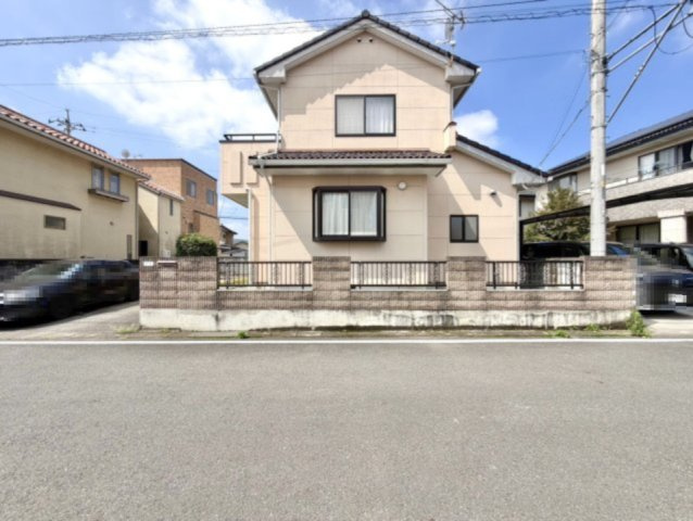 【中古戸建】桐生市相生町5丁目の外観|■外観｜庭付き一戸建てならお子様やペットが走り回っても大丈夫！伸び伸びと遊び、過ごすことができます♪