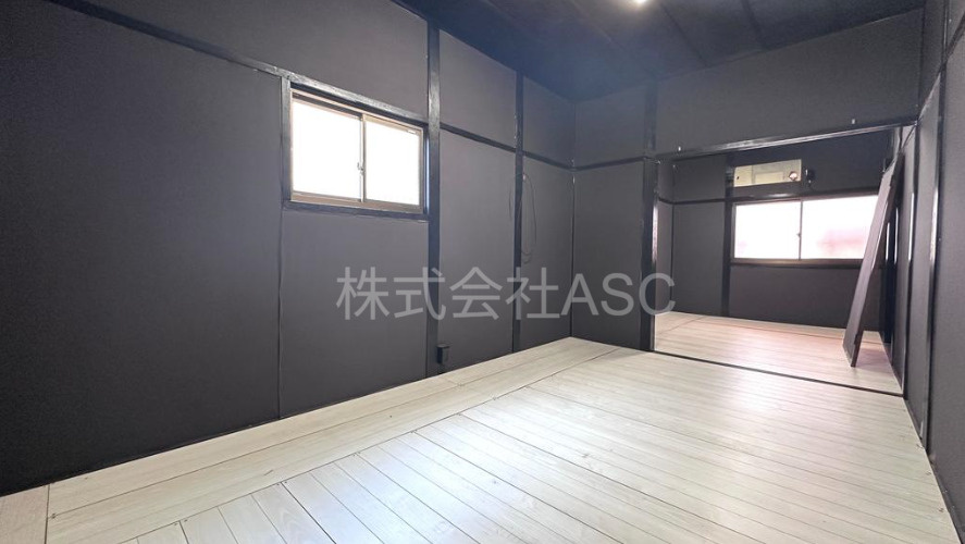 豊新4丁目住宅付き店舗の居間・リビング