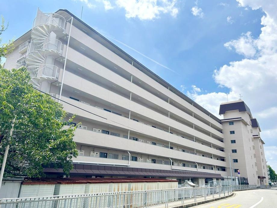 日商岩井箕面ハイツB棟
