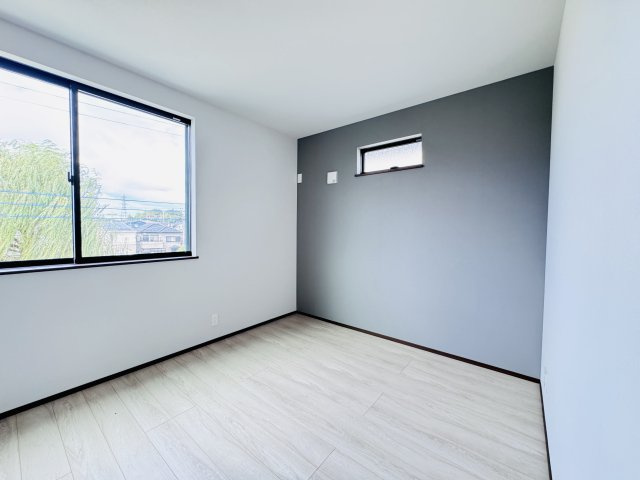 松戸市東平賀新築戸建の子供部屋|3F6帖洋室・アクセントクロス
