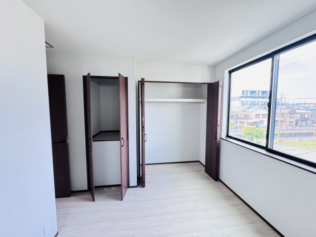 松戸市東平賀新築戸建の収納|3F6帖洋室収納・クローゼット２つでたっぷり収納♪