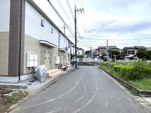松戸市東平賀新築戸建の前面道路含む現地写真|北側前面道路・幅員約5.3ｍ