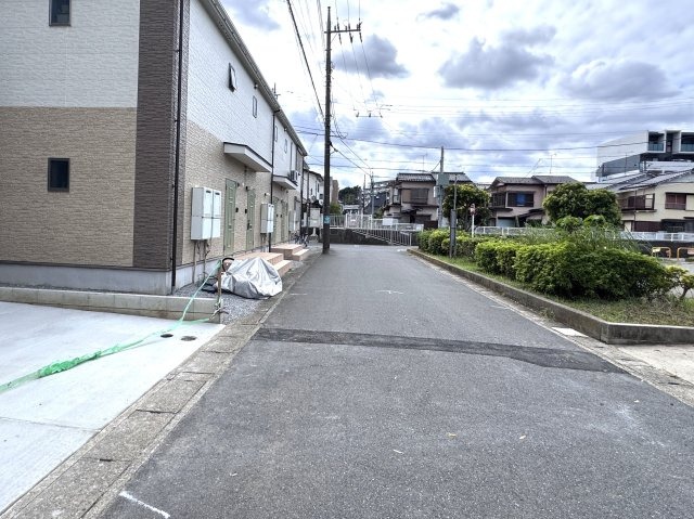 松戸市東平賀新築戸建の周辺|北側前面道路・幅員約5.3ｍ
